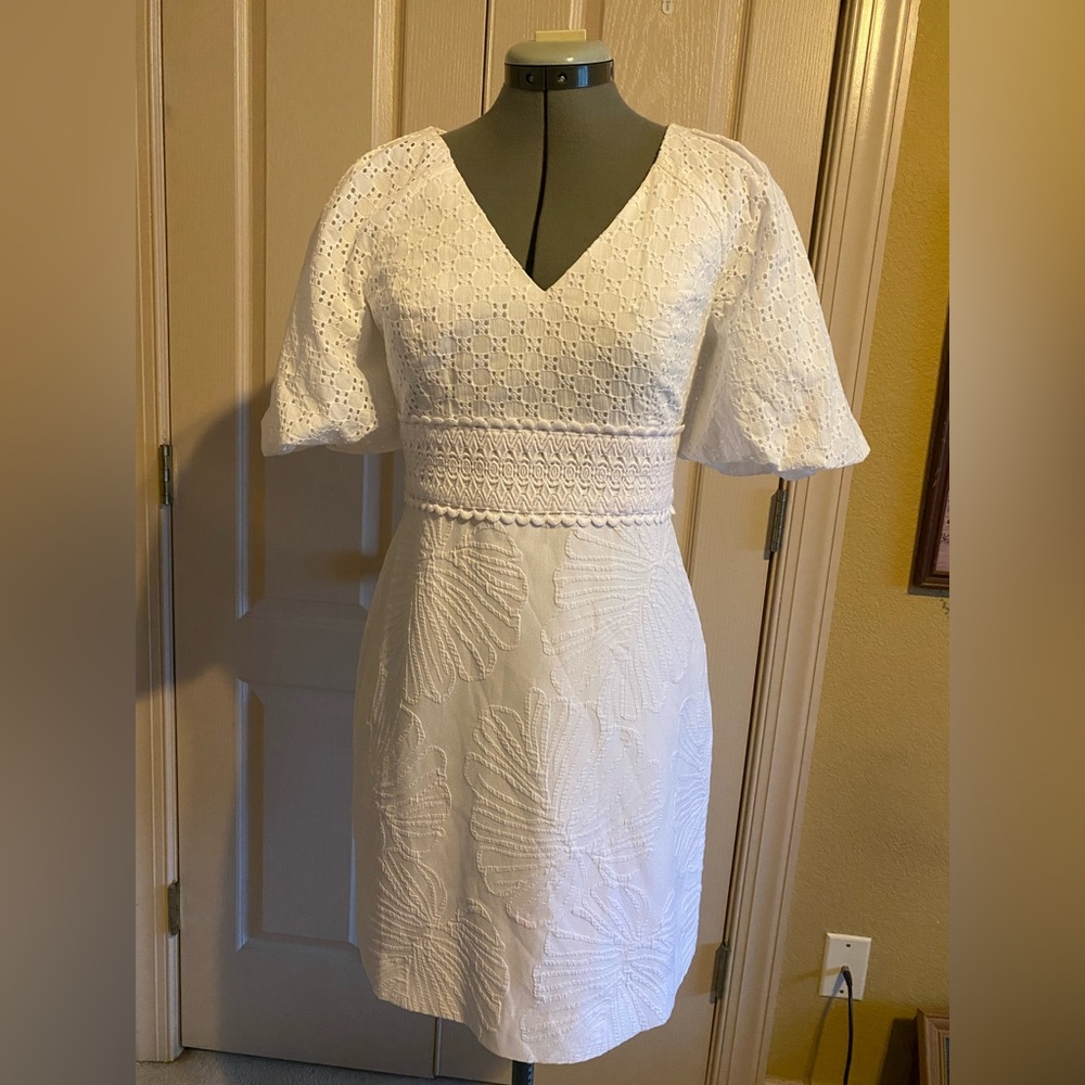 Lilly Pulitzer Jazlyn Dress White Eyelet Lace Jacquard Lined Bell Sleeve Size 4